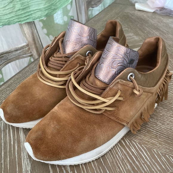 Esseutesse Fringe Tan Brown Suede Sneakers - Picture 1 of 5